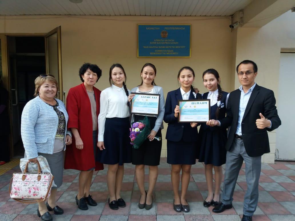 106 бетті жырды жатқа   айтып 1-орынды иеленген Гүлдана