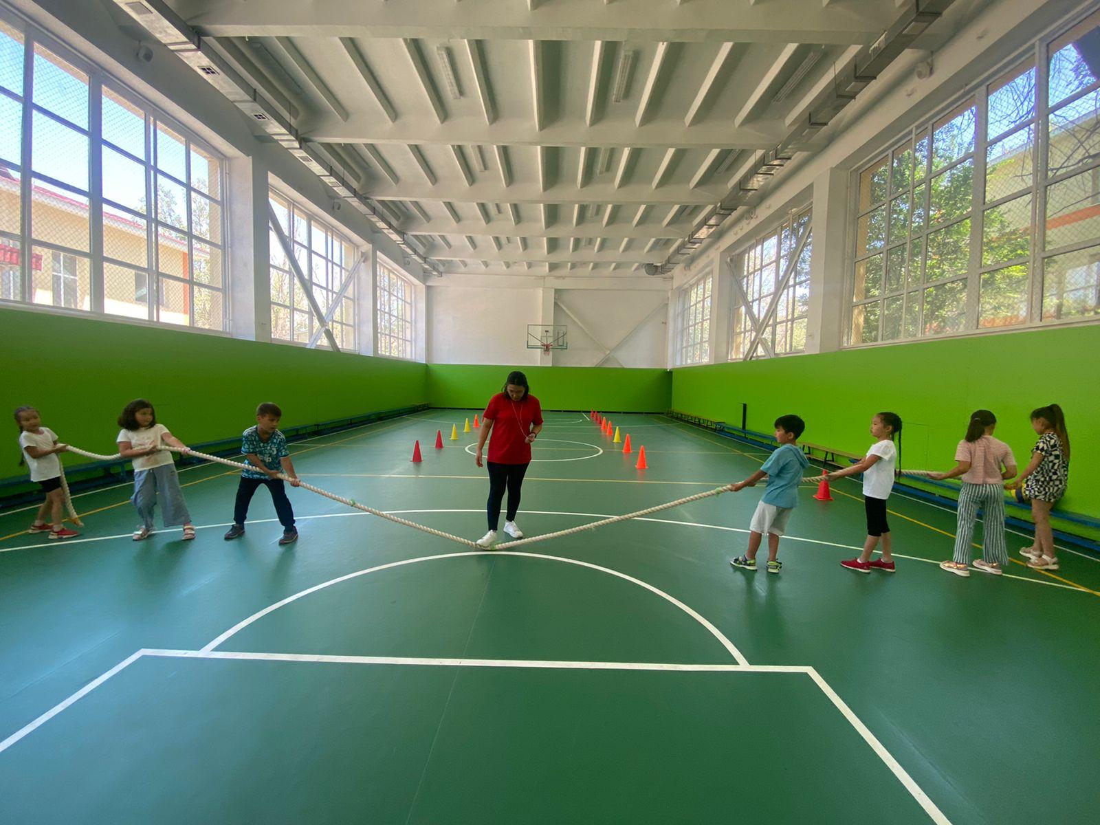 "БАЛАУСА" ЖАЗҒЫ ЛАГЕРІНДЕ ЭСТАФЕТАЛЫҚ ОЙЫНДАР