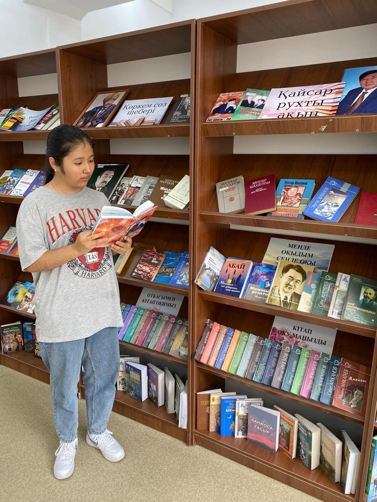 МҰХТАР ШАХАНОВҚА 80 ЖЫЛ